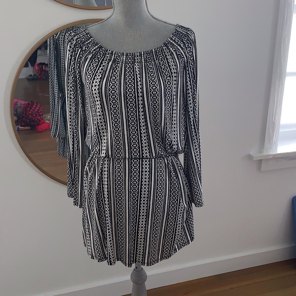 Express Dresses & Skirts - Express tunic dress. On/off shoulder